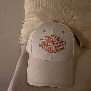 White Harley-Davidson Hat with Gray And Orange Embroidered Logo Osfm